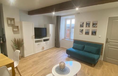 Ax-les-Thermes Apartment | Le cocon blanc: T2 centre Ax neuf et équipé 8 pers