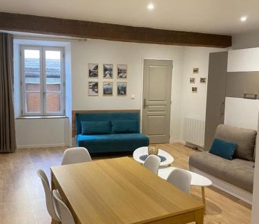 Ax-les-Thermes Apartment | Le cocon blanc: T2 centre Ax neuf et équipé 8 pers
