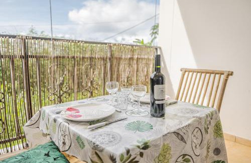 Sainte-Clotilde Apartment | Le Cocon Paisible - Studio climatisé - Wiskeys
