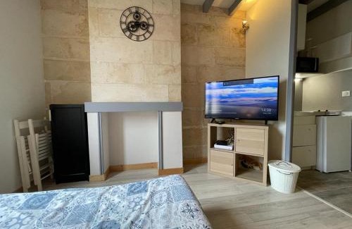 Centre Ville Apartment | Le cosy- calme, idéale couple, business, longs séjours(WIFI, Netflix, stationnement public gratuit)