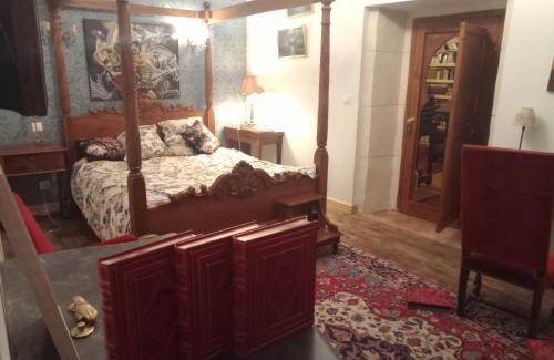 Saint-Vallier House | Le couvent des Capucines - La suite Ymbert de Bathernay