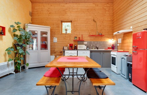 Saint-Pierre-d'Aurillac House | Le Fil Rouge – A Warm Holiday Home Blending Stone and Design in the Countryside