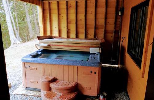 Grenville-sur-la-Rouge Ski Chalet | Le Grand Chene - Lake Spa & Forest Fun