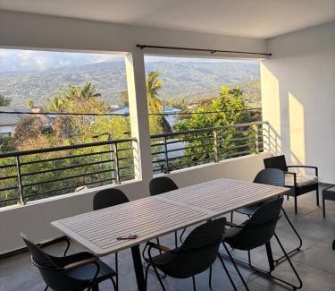 Etang Sale Les Bains Apartment | Le meublé du Sable Nwar