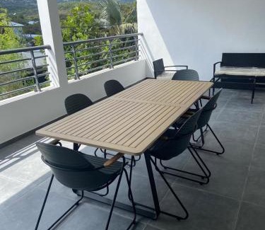 Etang Sale Les Bains Apartment | Le meublé du Sable Nwar