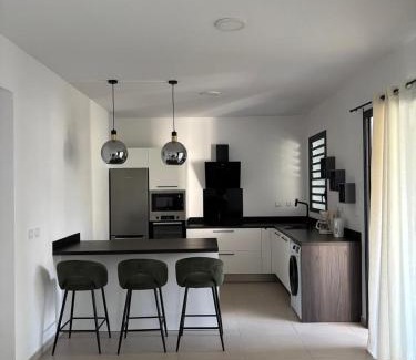 Etang Sale Les Bains Apartment | Le meublé du Sable Nwar