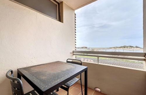 Saint-Pierre-la-Mer Apartment | Le Neptune - Studio face à la plage - Parking
