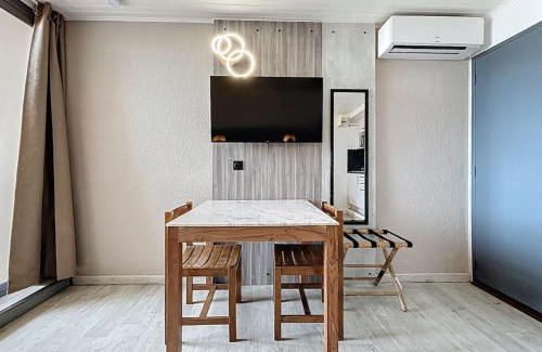 Saint-Pierre-la-Mer Apartment | Le Neptune - Studio face à la plage - Parking