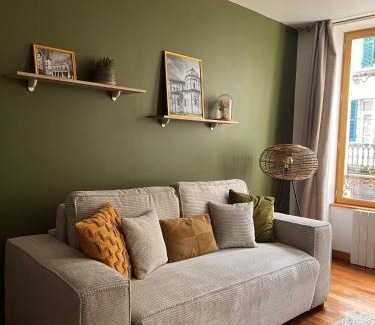 Nevers Apartment | "Le Noeud vert" Appartement sur le thème de Nevers, 65 m2 en coeur de ville, parking à 200M avec accès inclus à salle de sport de 2000m2, Sauna & Hammam, by PRIMO C0NCIERGERIE