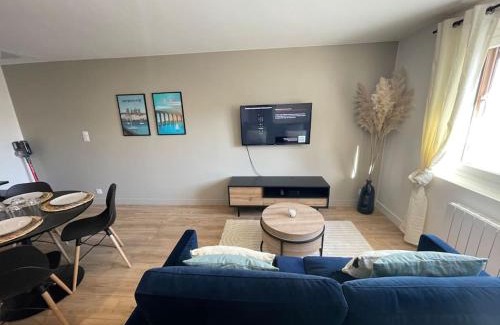 La Rochelle Apartment | Le p tit Rétais proche marché central et gare SNCF- wifi haut débit -