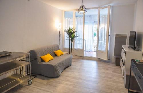 Port Rive Gauche Apartment | Le Petit Brigantin