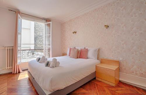 Saint-Vincent-de-Paul Apartment | Le Petit Hôtel - Appt 6p 127 m² à Paris