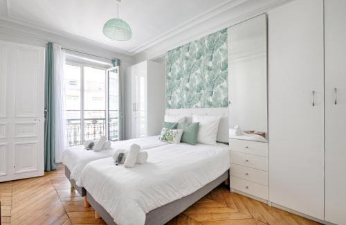 Saint-Vincent-de-Paul Apartment | Le Petit Hôtel - Appt 6p 127 m² à Paris