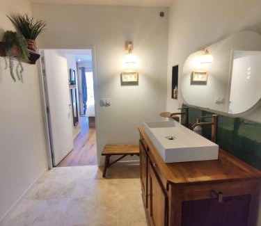 Oingt Bed & Breakfast | Le Petit Oingt de Paradis B&B et Massages Renata França