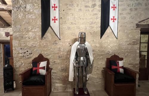 Mouzieys-Panens Bed & Breakfast | Le Relais des Chevaliers "La Chambre des Templiers"