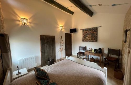 Mouzieys-Panens Bed & Breakfast | Le Relais des Chevaliers "La Chambre des Templiers"