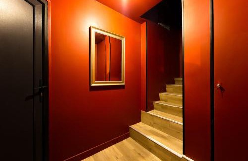 Les Gondoles Apartment | le rouge love room