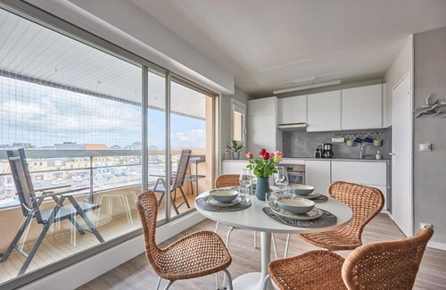 Courseulles-sur-Mer Apartment | Le Tikahupo - Charmant appt vue sur le port
