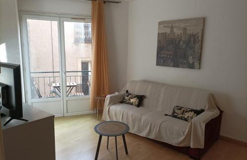Pezenas Apartment | "Le Transversal 2" -Balcon-Garage privé optionnel -Centre historique -Plages à 21km !