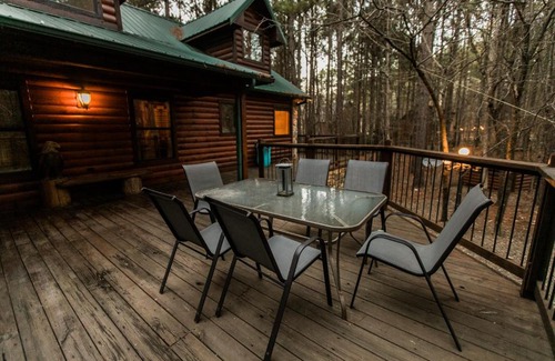 Broken Bow House | Leaping Lizard Lodge 4 bdrm 3 and a half Bth, Hot tub, Fireplaces, Swing Set, Gameroom