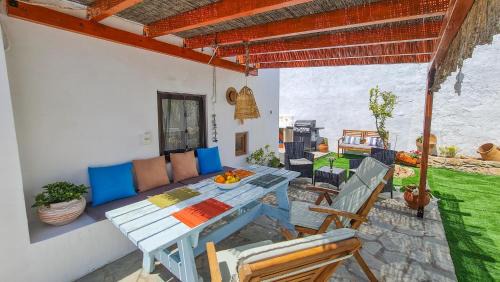 South Rhodes House | Lefko House