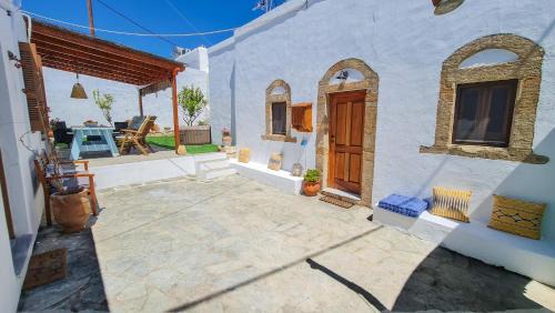 South Rhodes House | Lefko House