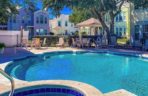 Gulfport Villa | Legacy Villa 2602 - 3 bedroom 2 bath with garage in beachside neighborhood