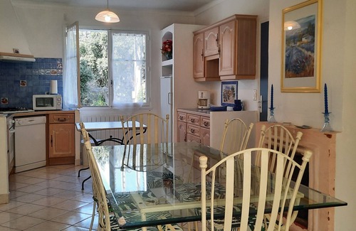 Bagnols-en-Foret Villa | Lei 3 Cigalo 6pers. Villa Spacieuse Confortable au Calme Piscine À16km de la mer