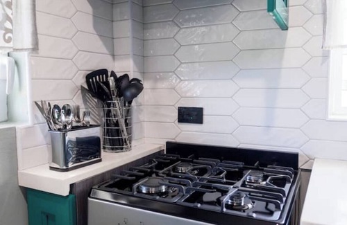 Dickenson Bay Apartment | LeLuxe Cedar Valley Suite Bn