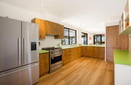 Callala Beach House | Lemon Drop - Short Walk to Beach