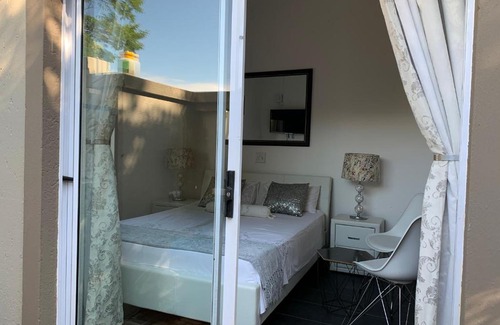 Greater Johannesburg Metropolitan Area House | Lemon Tree Guest Cottage in Featherbrooke Estate
