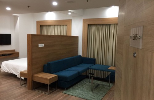 Gurugram Hotel | Lemon Tree Hotel, Sector 60, Gurugram