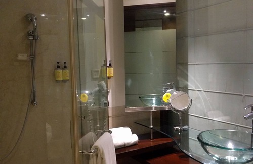Sector 29 Hotel | Lemon Tree Premier 2, Gurugram
