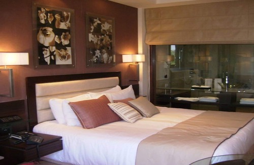 Sector 29 Hotel | Lemon Tree Premier 2, Gurugram