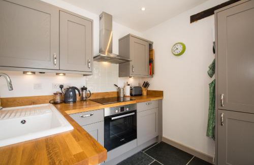 Tavistock House | Lena Cottage at Wringworthy Farm on Dartmoor National Park, close to Tavistock, ideal base for exploring Devon and Cornwall, hiking, horse riding, golf, fuelled by green energy