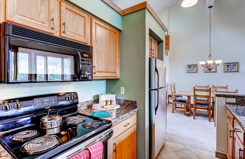 Lakeside Village Condo | Lenawee 1740