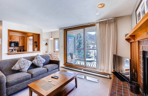 Lakeside Village Condo | Lenawee 1747