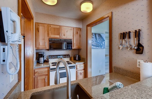 Lakeside Village Condo | Lenawee 1747