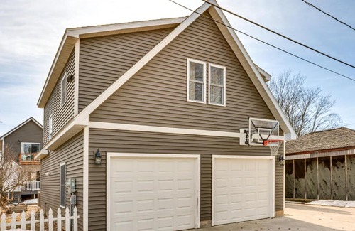 Frankfort Apartment | Less Than 1 Mi to Beach Quirky and Central Apt in Frankfort