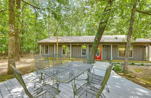 Broken Bow House | Less Than 3 Mi to Broken Bow Lake Hot Tub Haven!
