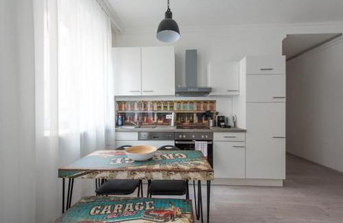 Wieden Apartment | Let it be Vienna U1, U2, U4 Karlsplatz Oper