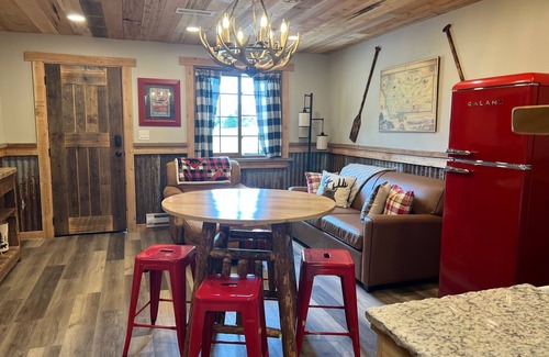Columbia Falls Cabin | "Lewis and Clark" cabin at Columbia Mountain Ranch. Near Glacier National Park!