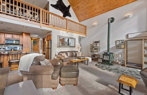 Leavenworth House | Lewis Ranch- w/Private Mountain