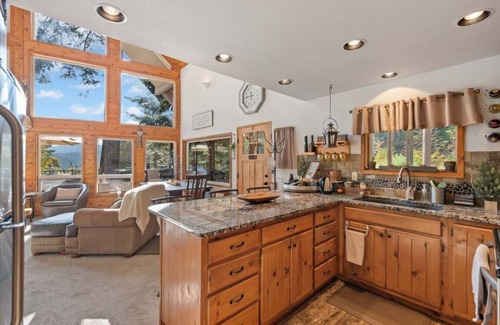 Leavenworth House | Lewis Ranch- w/Private Mountain