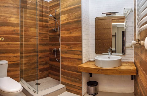Vera Hotel | Libretto