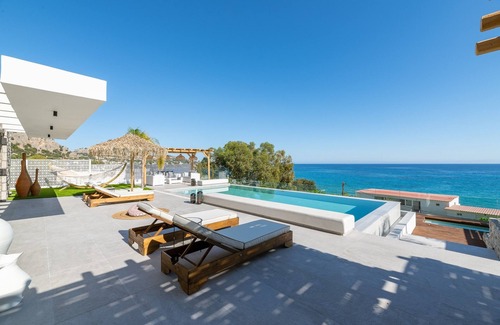 Lindos Ski Chalet | Lido Blue Villa