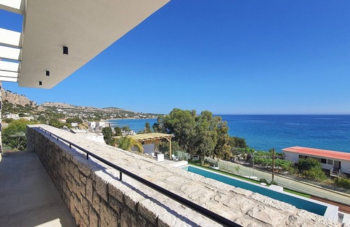 Lindos Ski Chalet | Lido Blue Villa