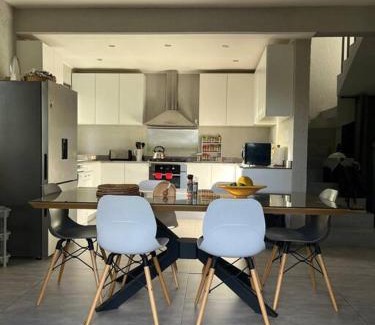La Preneuse House | Light & Airy Seaview Duplex
