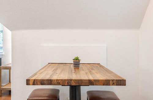 Holly Apartment | Light-Filled Loft near Lady Bird Lake