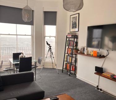 Hastings Apartment | Light on the Waves